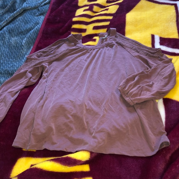 Open shoulder long sleeve - Picture 1 of 1